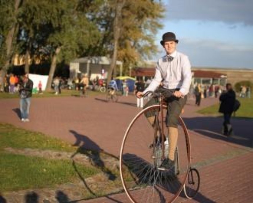 Киевлян-велосипедистов опросят относительно удобства города для передвижения