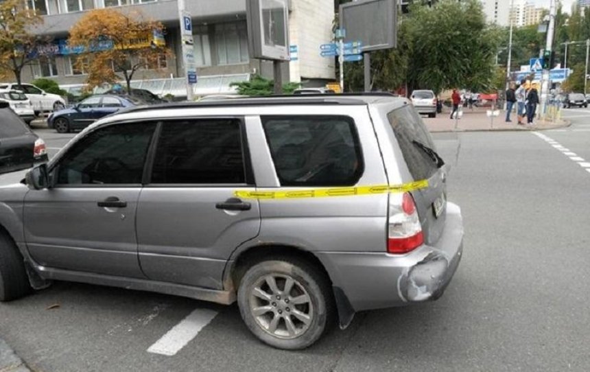 "Я паркуюсь как...": в столице замечен новый способ борьбы с автохамами (фото)