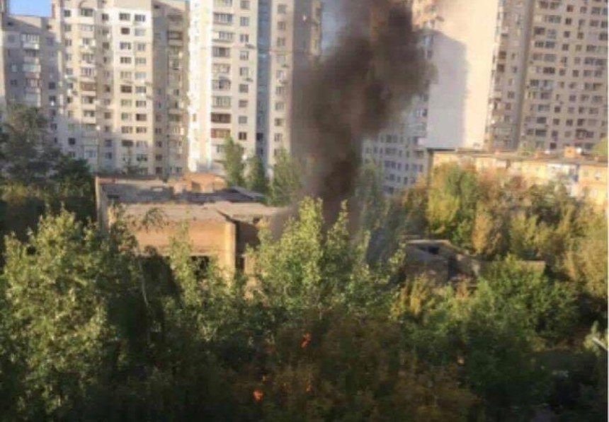 В Святошинском районе горит детский сад (фото)