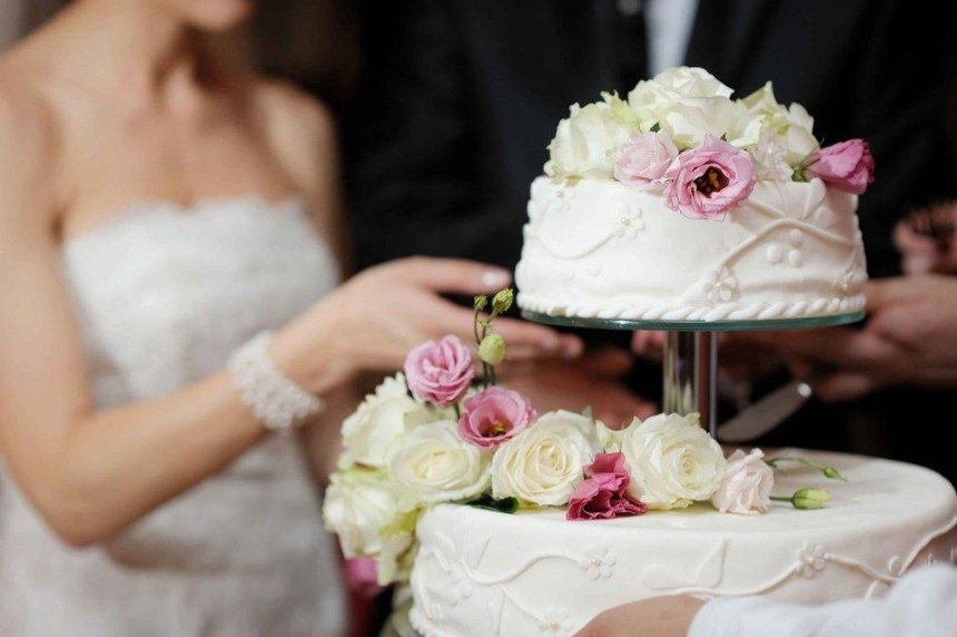 Мода на свадебные торты: какой стоит заказать на торжество?