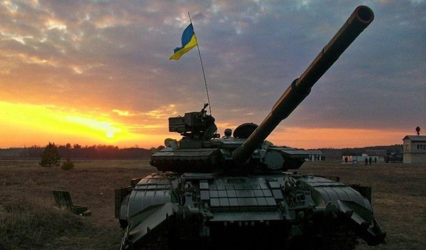 Жители столицы заметили ездящий по Киеву танк (видео)