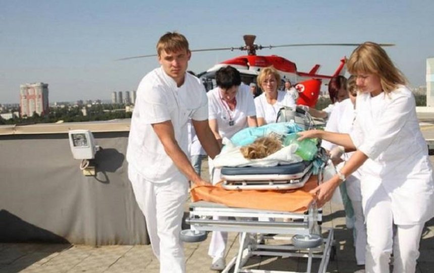 В столицу пациента доставили с помощью вертолёта (фото, видео)