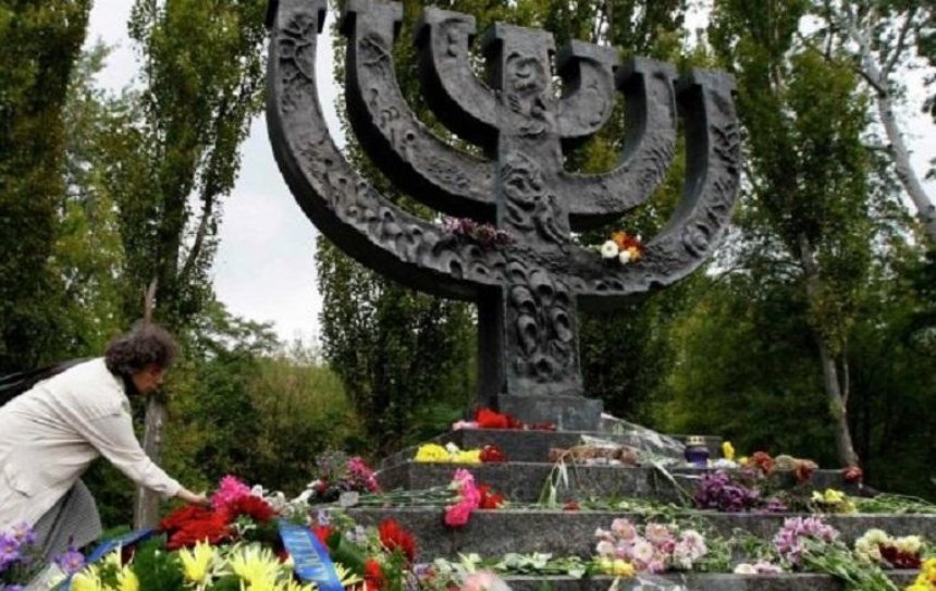 В Киеве вспоминают трагедию Бабьего Яра