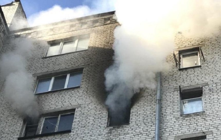 В многоэтажке во время пожара погибло два человека 