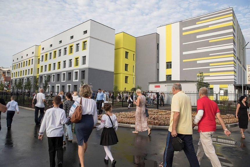 В Киеве открыли новую «самую современную в Украине» школу