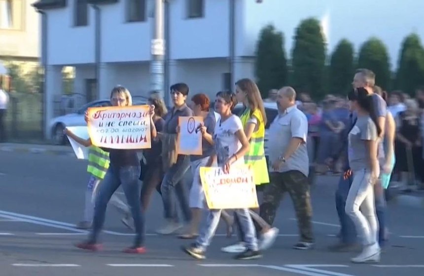 Жители Ирпеня угрожают перекрыть дорогу на Киев (видео) 