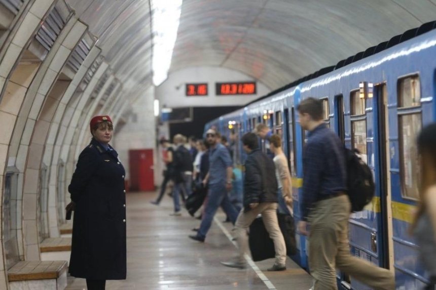 На зарплаты работникам столичного метро и «Киевпастранса» выделили полмиллиарда гривен