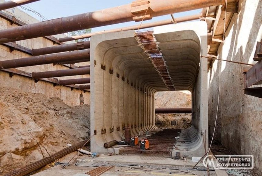Как монтируют тоннели метро на Виноградарь