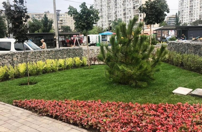 В Киеве благоустраивают Оболонскую площадь