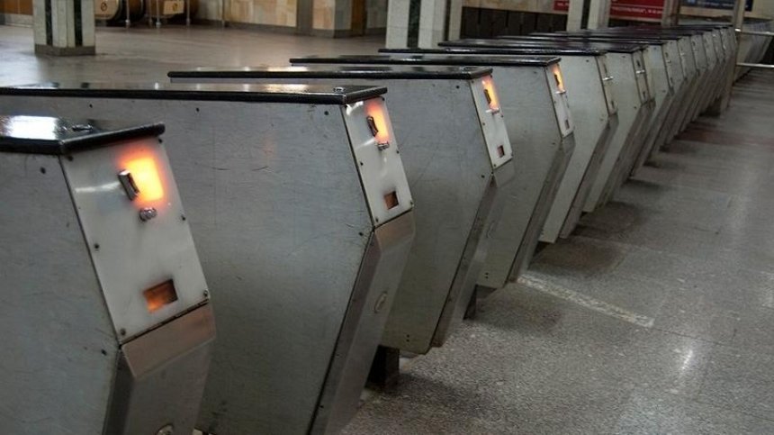 На 15 станциях киевского метро установят новые турникеты: где и когда 