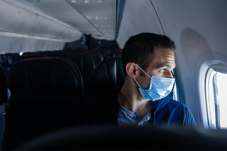 «На *** ее себе надень»: туристов сняли с рейса за отказ надеть маски