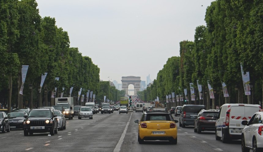 На всех улицах Парижа ввели ограничение скорости до 30 км/ч