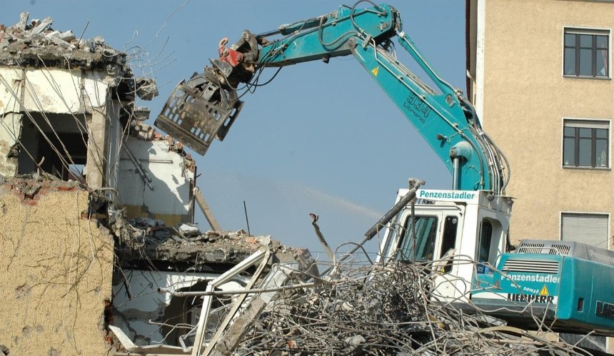 Демонтаж будинків в Ірпені