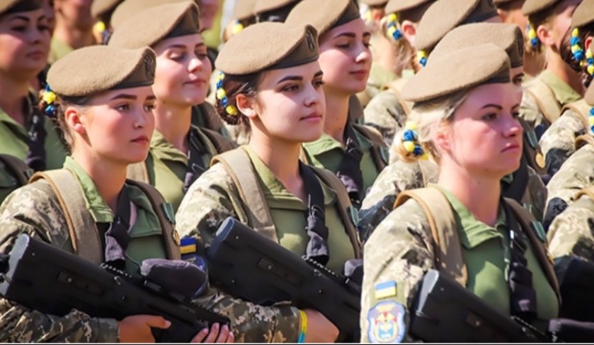 Військовий облік для жінок відтермінували: що це означає