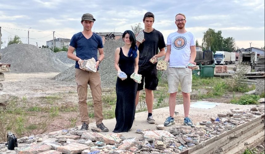 Активісти врятували мозаїчне панно з Макарова