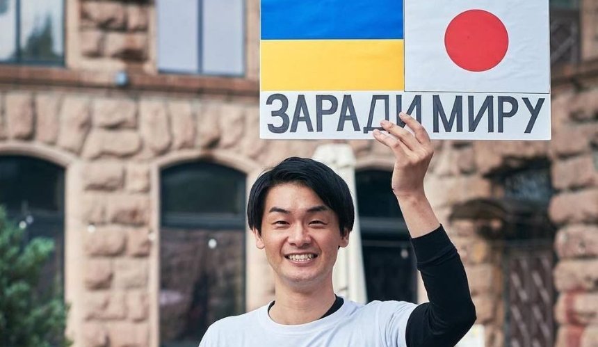 Японський ютубер приїхав у Київ підтримати українців