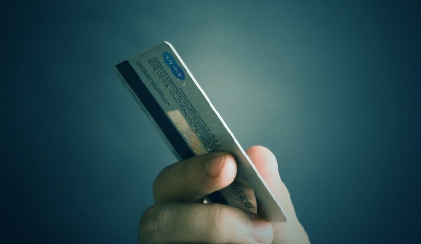 В Україні запустили картку для оплати товарів та послуг криптовалютою