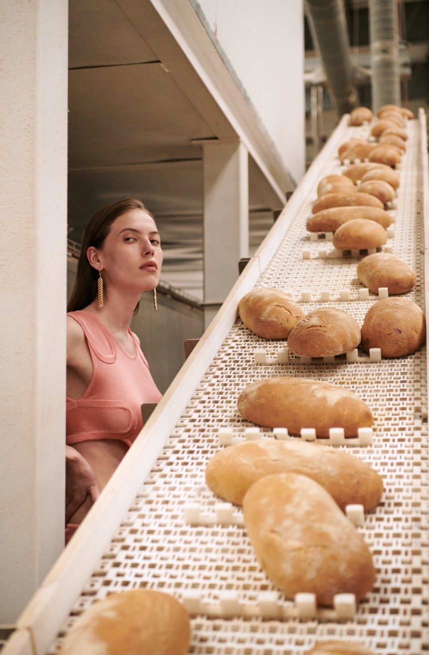 Бренд жіночого одягу BEVZA створив фотосесію на київському хлібзаводі "Кулиничі". 