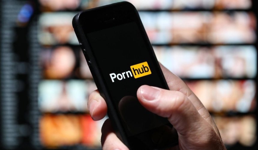 Pornhub випробовує чат-бот, який перериває пошук сцен секс-насилля над дітьми