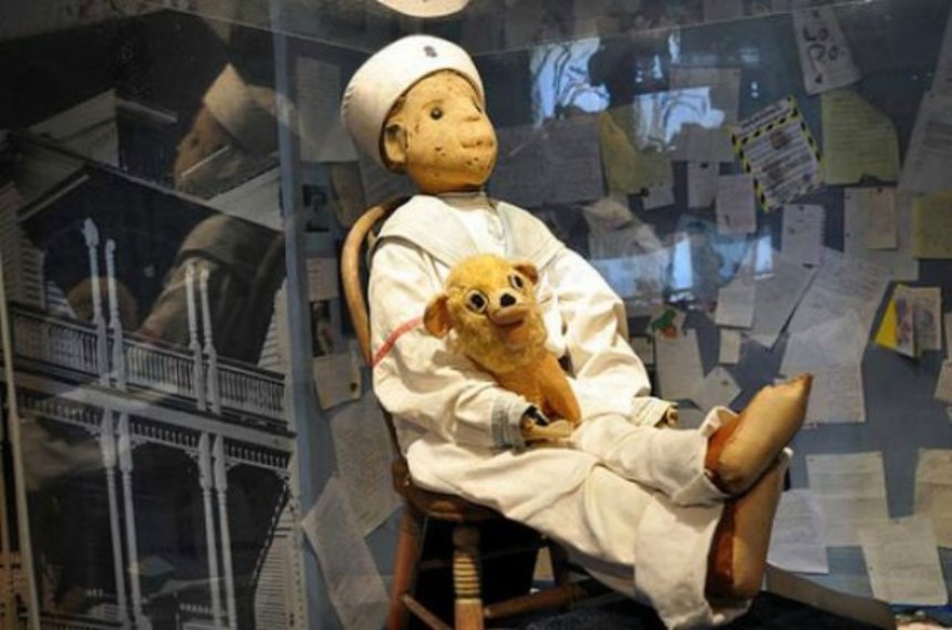 Справжня лялька Роберт у музеї