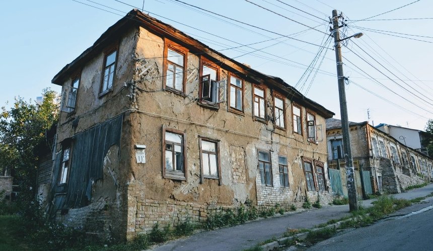 Один із найстаріших будинків Старої Деміївки виставили на продаж за 50 тисяч доларів: фото