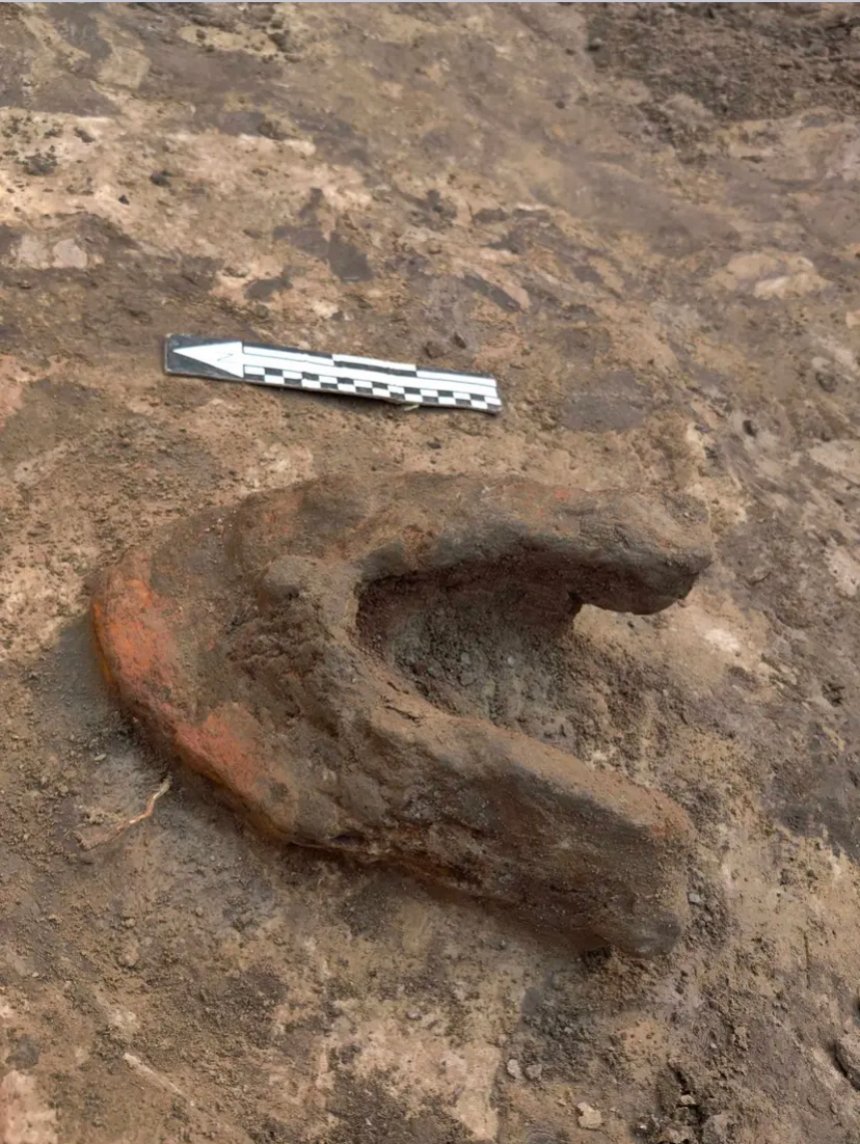 На території Києво-Печерської лаври археологи знайшли окуття лопати часів Київської Русі