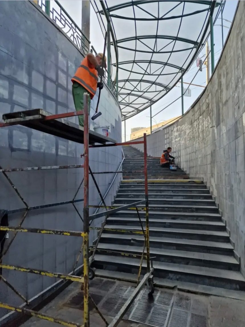 На Севастопольській площі в Києві розпочали ремонт підземного переходу через те, що він "втратив свою первісну привабливість"