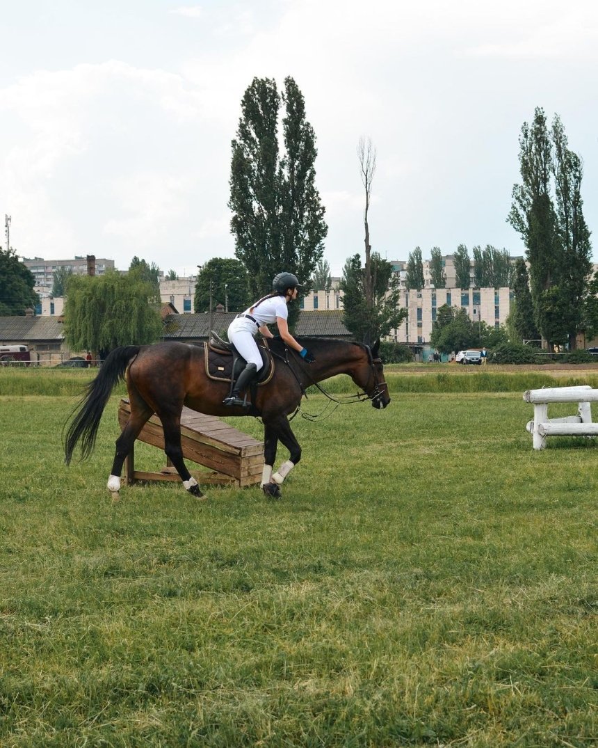 Прогулянка верхи у клубі Free Riding Club