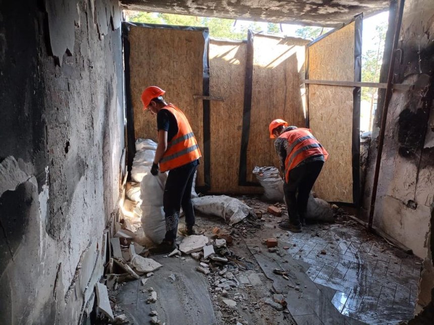 На Гостомельському шосе відновлюють ще один багатоквартирний будинок: як проходять роботи