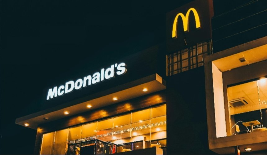 McDonald's на Севастопольській площі зачинили на реконструкцію до лютого 2025 року