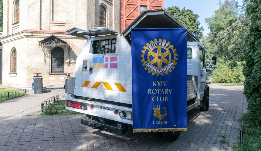 Музей води в Києві отримав генератор від Данії