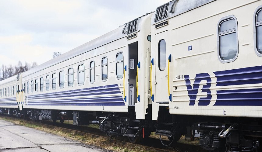 Внаслідок нічного обстрілу затримується низка поїздів з Києва та до Києва