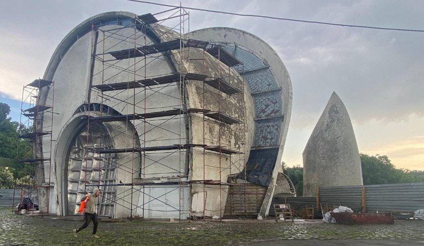 У Києві розпочали реставрацію зали прощання крематорію на Байковому кладовищі