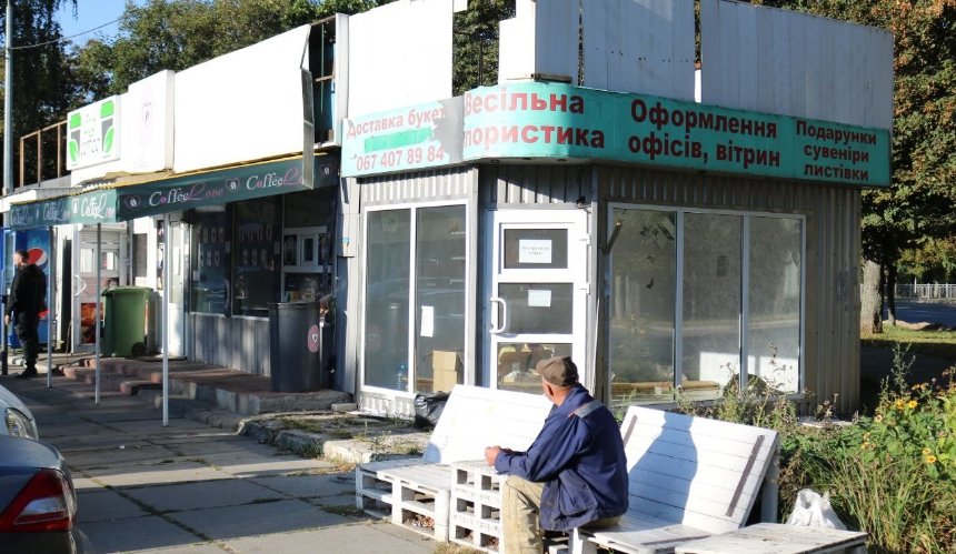 У Києві демонтували величезний МАФ
