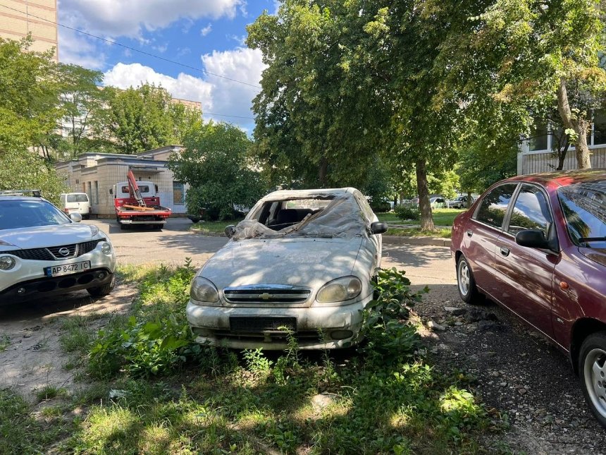 У Києві за пів року прибрали майже 1700 покинутих і пошкоджених автівок