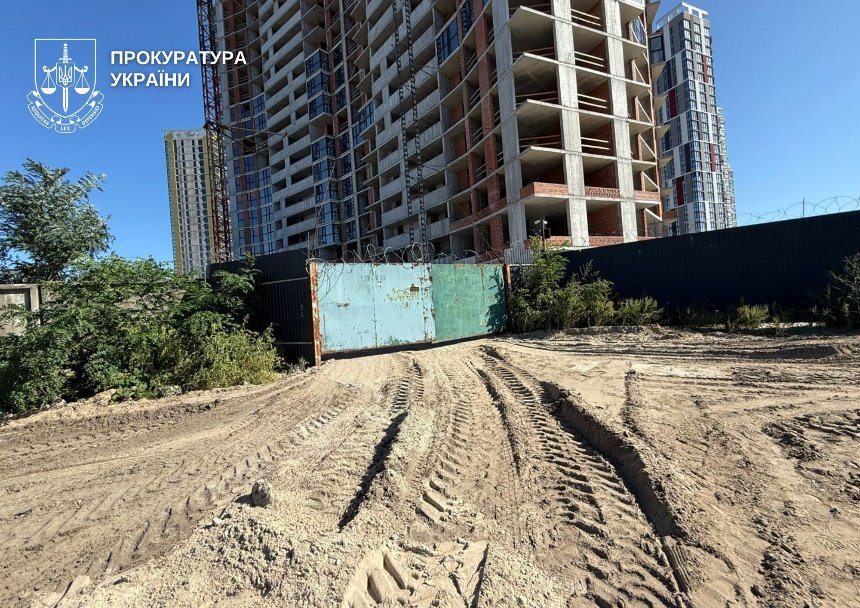 На Русанівській протоці розслідують вирубку дерев і будівельні роботи