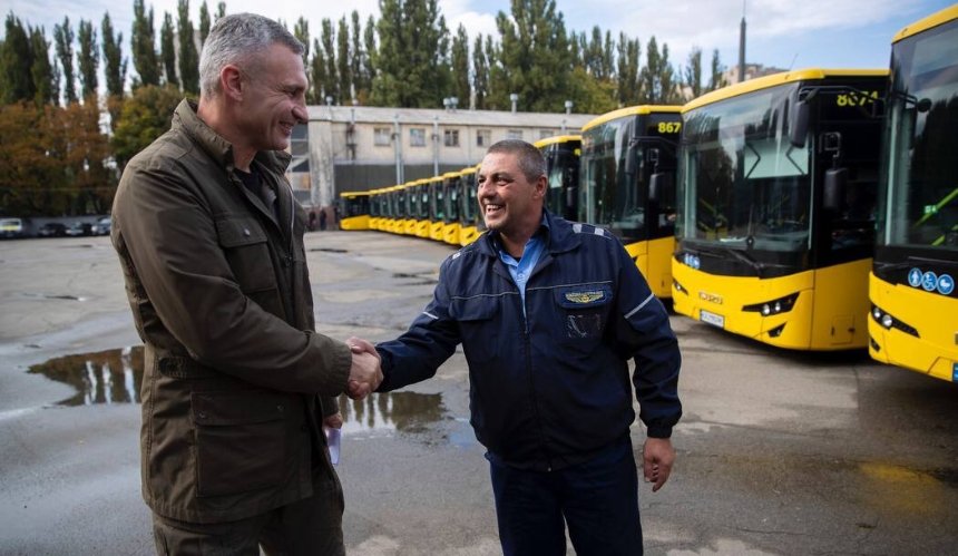 Київ отримав першу партію нових пасажирських автобусів