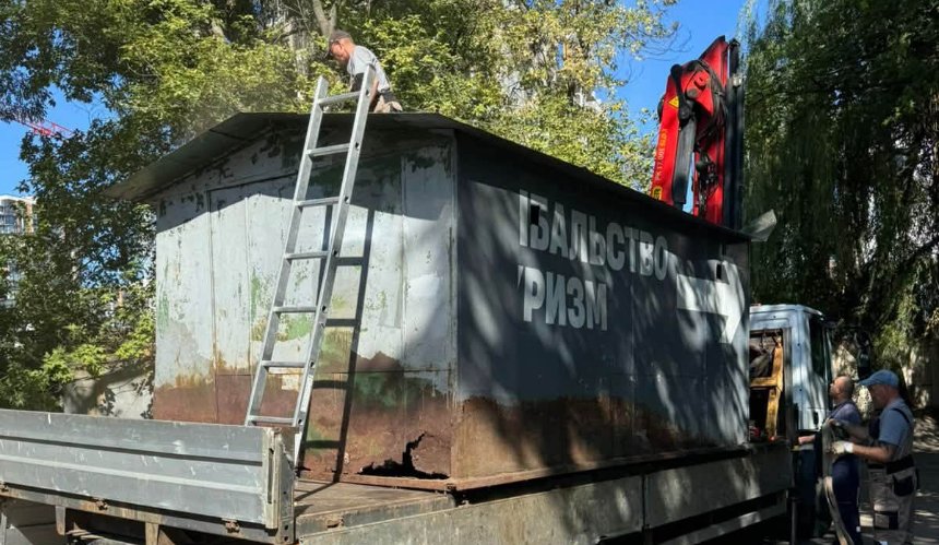 За тиждень у Києві демонтували 35 незаконних споруд і МАФів: фото