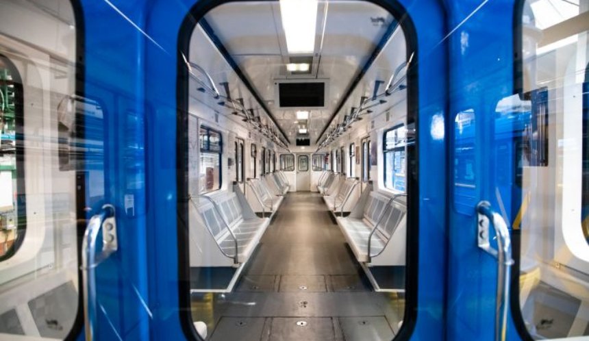 На "зеленій"&nbsp;лінії&nbsp;метро Києва тестуватимуть&nbsp;рух через Дніпро під час тривоги: коли повноцінний запуск