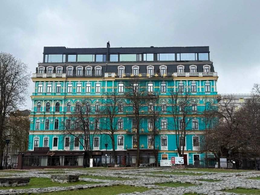 На історичній пам'ятці біля Андріївського узвозу знову нарощують поверхи