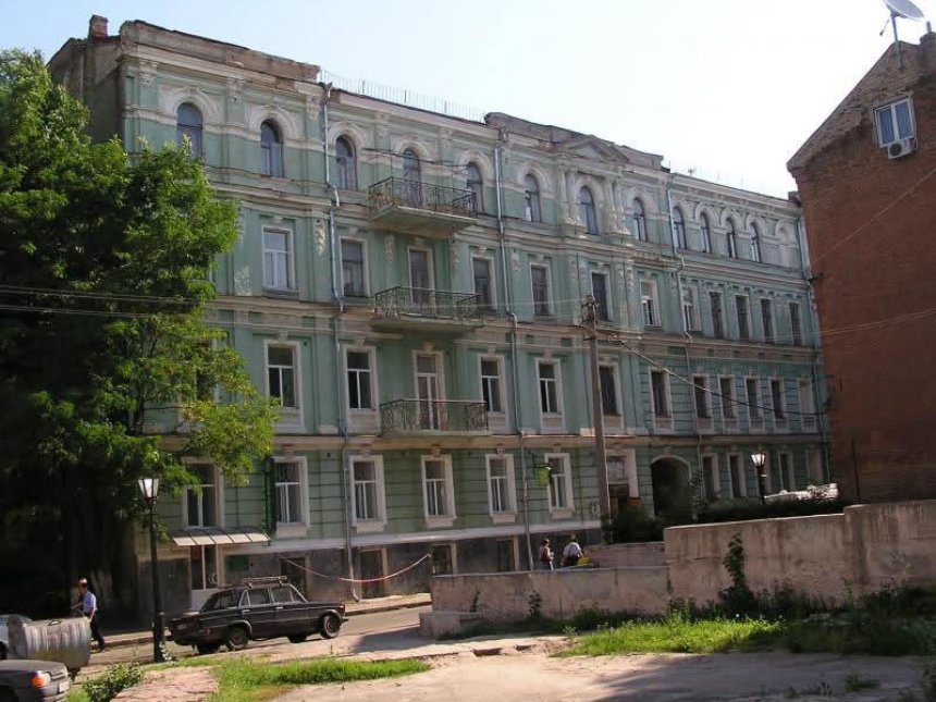 На історичній пам'ятці біля Андріївського узвозу знову нарощують поверхи