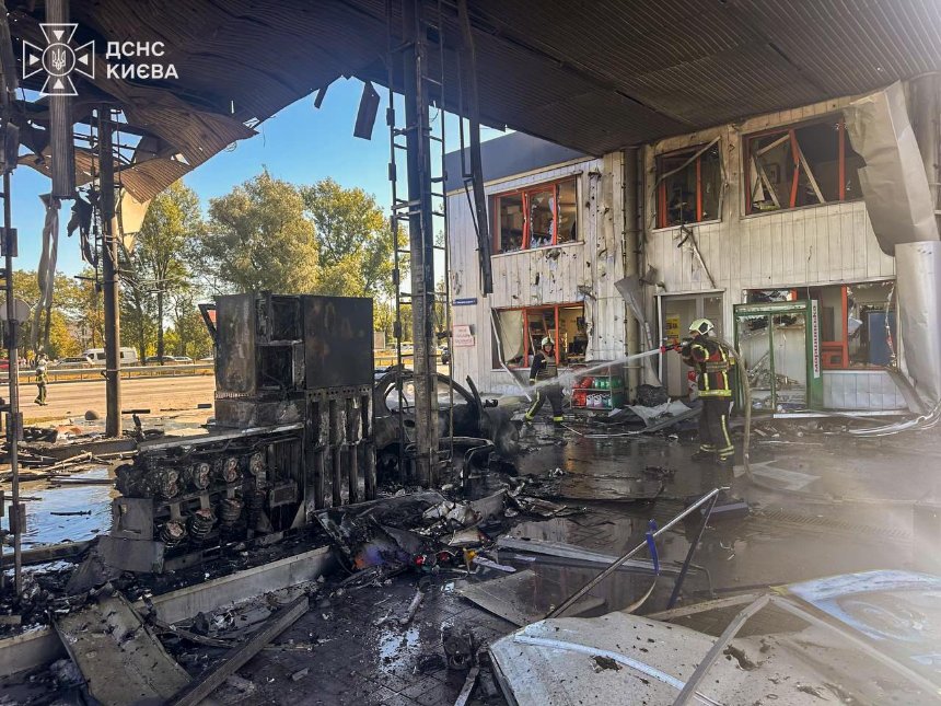 Удар ворожого дрона по АЗС біля ТРЦ Respublika Park у Києві