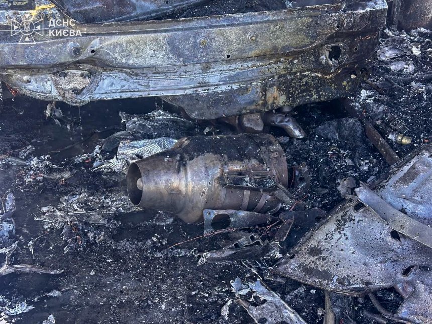 Удар ворожого дрона по АЗС біля ТРЦ Respublika Park у Києві