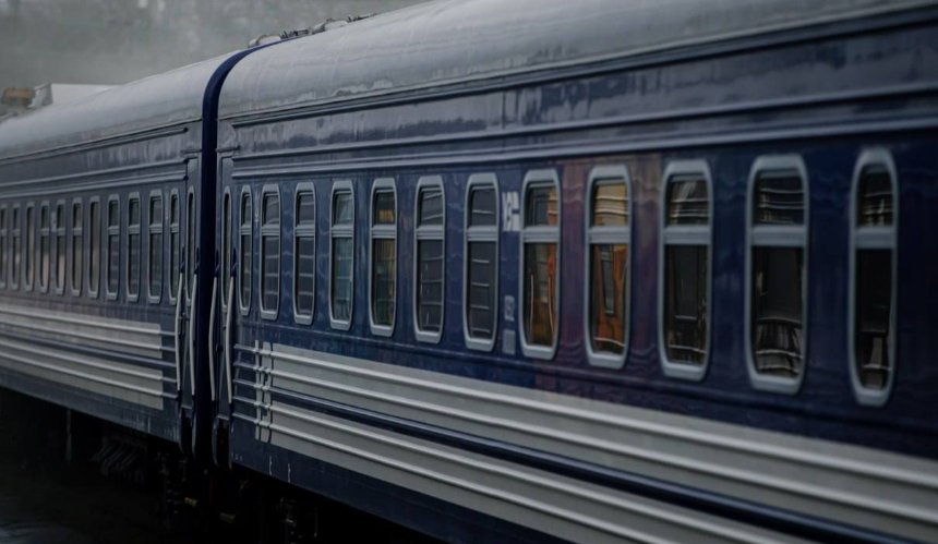 Поїзд Київ — Миколаїв потрапив під ворожий удар: що відомо