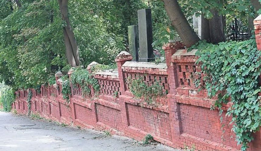 Руйнування огорожі на Байковому кладовищі: прокуратура відкрила кримінальне провадження