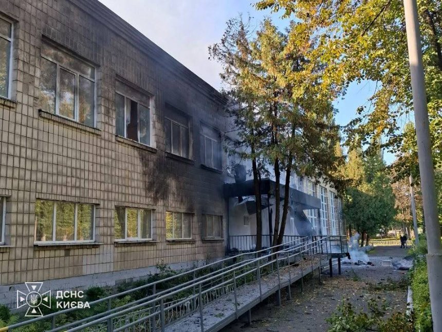 У Солом’янському районі Києва ворог поцілив у школу У Солом’янському районі Києва ворог поцілив у школу