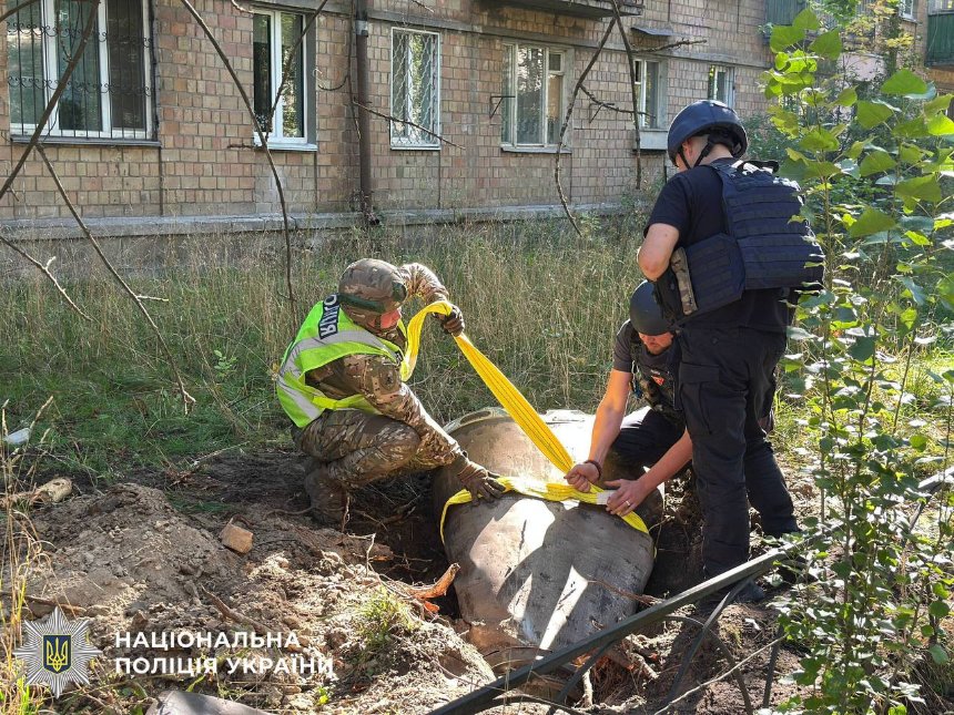 У Києві знешкодили півтонні бойові частини двох балістичних ракет