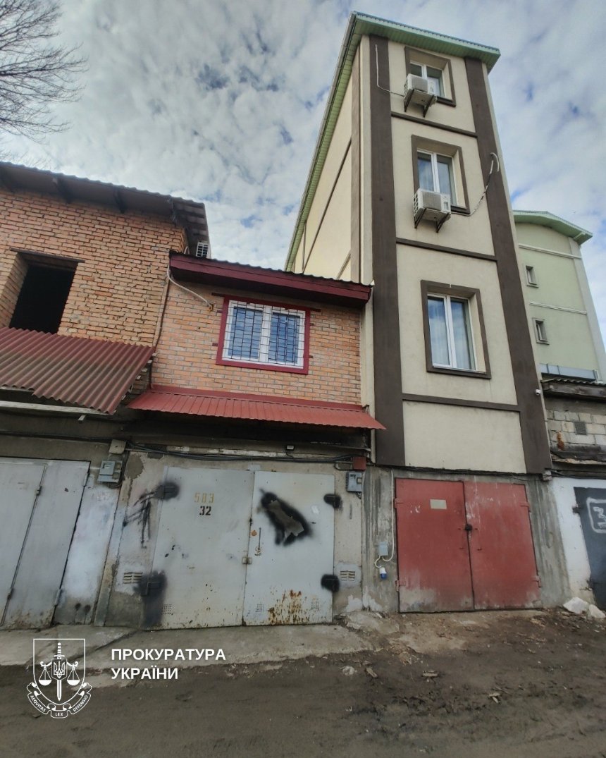 Прокуратура вимагає передати державі незаконний готель на Оболоні