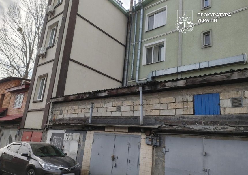 Прокуратура вимагає передати державі незаконний готель на Оболоні