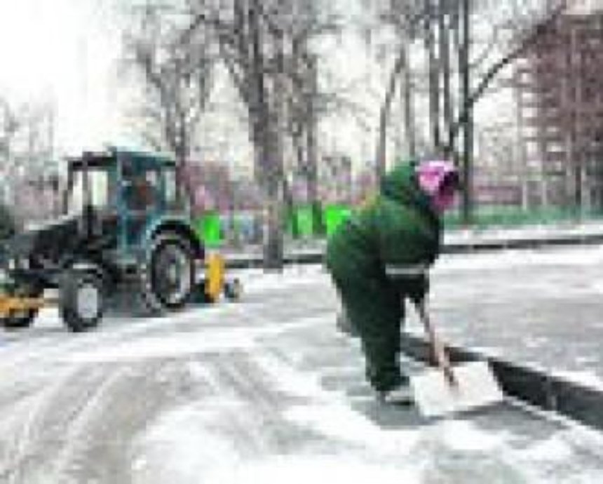 Киев намерен купить снегоуборочной техники на 10 млн грн